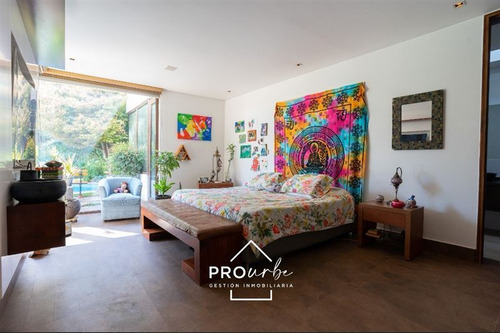 Casa En Venta De 7 Dorm. En La Reina