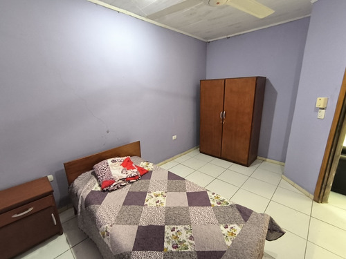 Casa Quinta Con 12 Departamentos En El Barrio Santa María: 19 Habitaciones Y 18 Baños