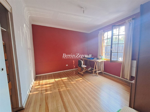 Casa En Venta De 5 Dorm. En Ñuñoa