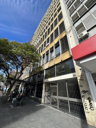 Venta Apartamento 3 Dormitorios Y Servicio Amplio Centro