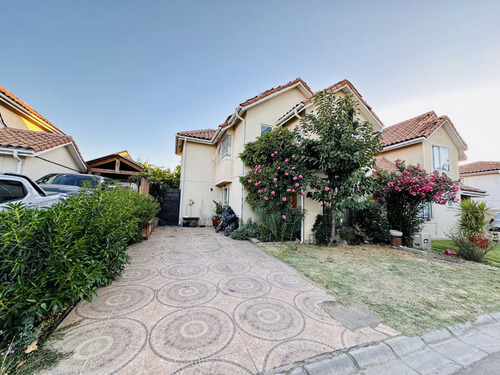 En Venta Hermosa Casa Con Piscina, Padre Hurtado
