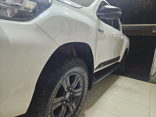 Toyota Hilux Toyota Hilux Cabine Dupla SR 2.8 TDI CD 4x4 (Aut)