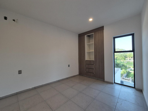 Playa De Vacas, Departamento En Venta En 1er Nivel Con Alberca.