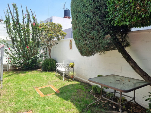 Casa En Venta Con Excelente Ubicación En Fraccionamiento Con Vigilancia