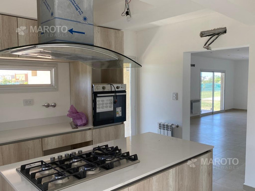 Imagen 22 de 30 de Casa En Venta En El Canton - Maroto Propiedades