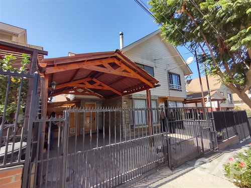 Casa En Arriendo De 3d Y 3b En Limache. Metro A 8 Cuadras.