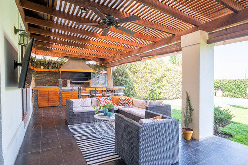 Condominio Familiar, Colegios Cerca Y Gran Plusvalía