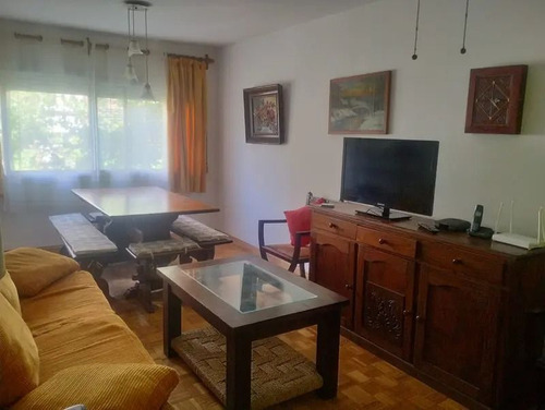 Apartamento En Alquiler De 3 Dormitorios C/ Cochera En Barrio Sur