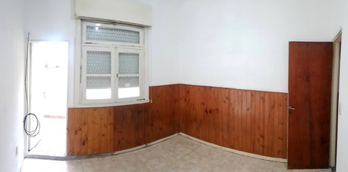 Imagen 9 de 14 de Crovara Al 300. Piso 1 Por Escalera. Sup: 51 M2. Dos Ambientes Y Medio. 2 Patios, Uno Grande Cubierto O Segundo Dormitorio, Otro Chico Descubierto. Muy Luminoso. Apto Profesional. Muy Bajas Expensas