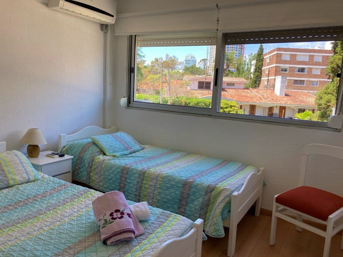 Imagen 10 de 15 de Hermoso Apartamento A Metros De Playa Mansa, Parada 10.