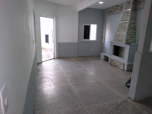 Imagen 3 de 5 de Espectacular Casa Urb La Candelaria 04146878567