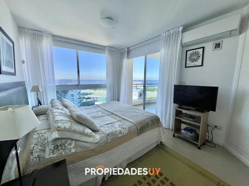 Venta Apartamento De 4 Dormitorios Y 4 Baños Con Piscina Y Loza Radiante En La Brava