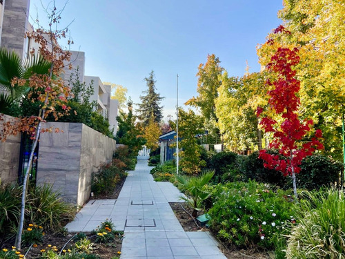 Unico Con Jardin Propio A Pasos Del Portal, Impecable, 2 Est