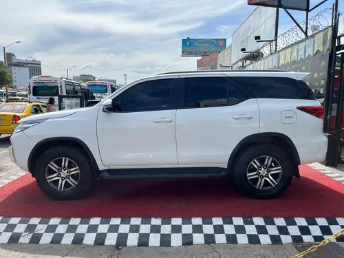 Toyota Fortuner Sw4 2.4 At