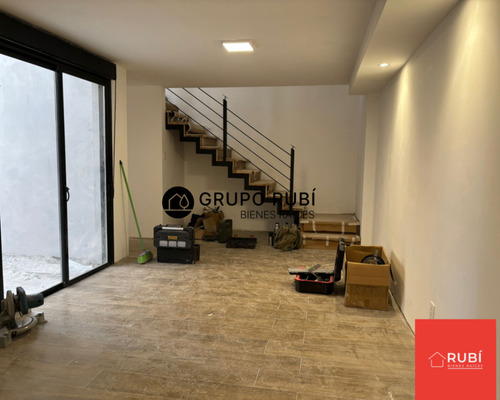 Venta De Apartamento 2 Dormitorios Duplex Con Patio Y Parrillero Tipo Casita