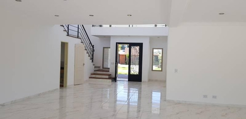 Imagen 9 de 21 de Imponente Casa Al Rio De Mas De 500 Mts Cubiertos - San Benito