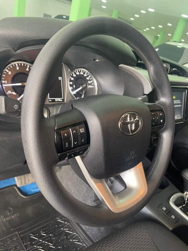Imagen 13 de 14 de Toyota Hilux 4x4