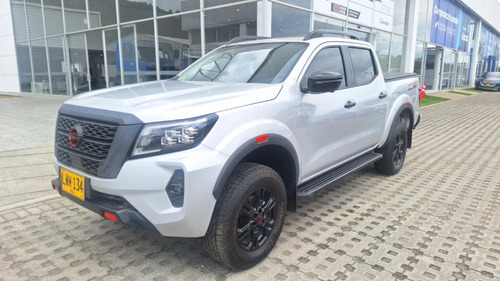 Nissan Frontier  Pro4x  / At  / 4x4