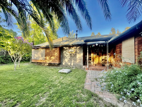 Espléndida Parcela Con Linda Casa Familiar En Venta