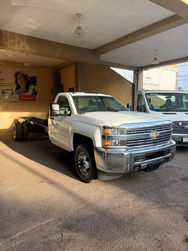 Imagen 4 de 8 de Chevrolet Silverado 3500 Chasis Largo Año 2015