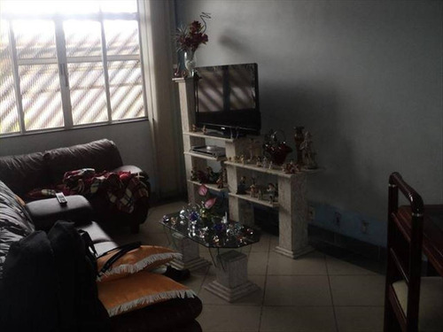Imagem 7 de 11 de Sobrado 03 Dormitórios 02 Banheiros Vila Cascatinha São Vicente Próximo Ao Assaí Com +/- 100 M2 Util. - Hm837
