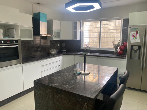 Imagen 5 de 12 de Bello Townhouse En Mañongo Con Pozo