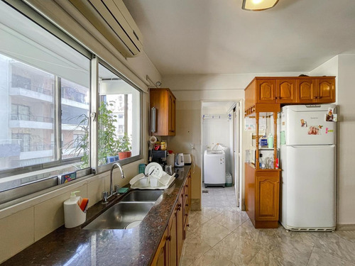 Imagen 8 de 20 de Piso Exclusivo 3 Dormitorios Al Frente - Zeballos 848