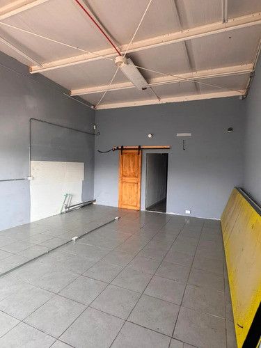 Local En Arriendo En Strip Center. Colina