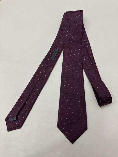 Corbata John Varvatos, Color Vino Con Vivos Blancos Bordó Lisa 1.5 M (Usado)