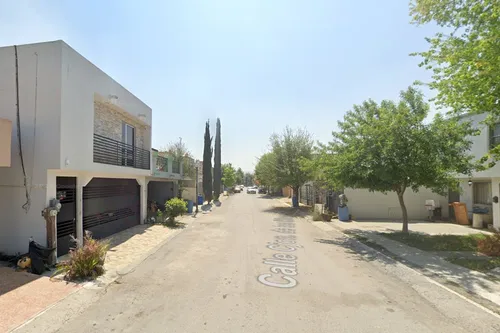 Casa En Remate Bancario En Callejon De Los Olivos , Las Alamedas , Montemorelos, Nuevo Leon.