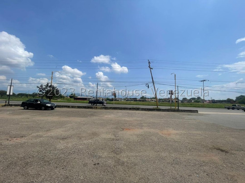 Local En Venta Inm Flor Amarillo Ubicado En Via Principal Con Alto Flujo De VehĂculos Y Muy Cercano A Conjunto Residencial. Cuenta Con Area De Despacho , Deposito , Mezzanina. Valencia 24-8210