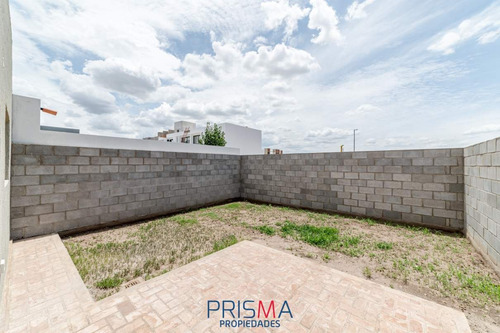 Imagen 16 de 19 de Duplex En Venta. 2 Dormitorios. Prados De Manantiales.