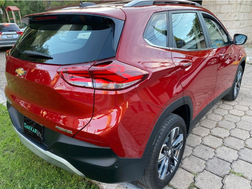 Imagen 8 de 15 de Chevrolet Tracker 2021 Color Vino Premier At Dakkar Autos