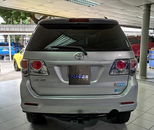 Imagen 6 de 11 de Toyota Fortuner 2014