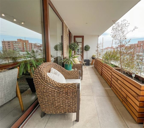 Elegante Dúplex Con Jacuzzi Y Quincho Propio En Las Condes