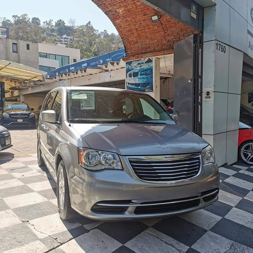 Imagen 8 de 12 de Chrysler Town & Country 3.6 Li Mt 2016