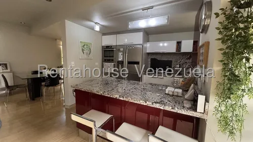 Apartamento En Venta En Campo Alegre 25-13935 Yf