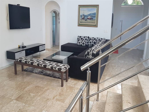 Imagem 5 de 30 de Imperdível Sobrado Com 3 Dorms Sendo 1 Suite Master, 2 Suítes, 2 Salas, Jardim, Sauna, 4 Vagas De Garagem, Piscina Com Cascata, Agende Sua Visita Correndo. - Hm3354