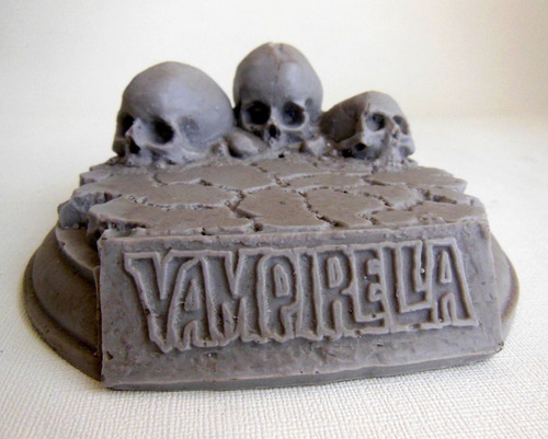 Coleccionable, Base De Resina Para Vampirella Sin Pintar 1/6 (Usado)