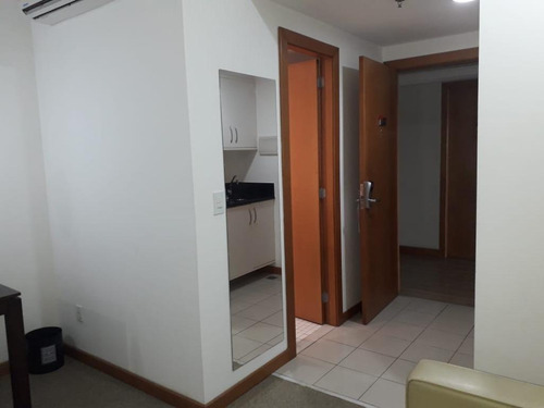 Imagem 3 de 24 de Flat Com 1 Dormitório À Venda, 27 M² Por R$ 210.000,00 - Caminho Das Árvores - Salvador/ba - Fl0023