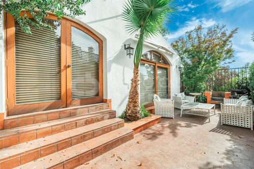 Hermosa E Impecablecasa En Venta De 4 Dorm. Las Condes
