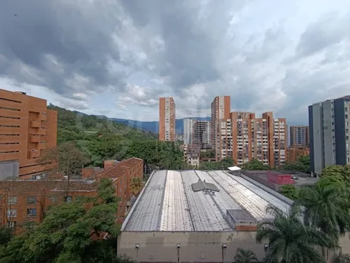 Apartamento En Arriendo Los Colores 472-7194
