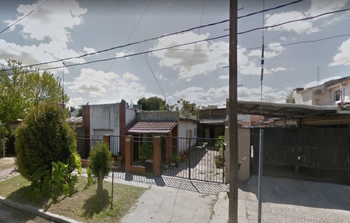 Casa En Venta -barrio Sarmiento-