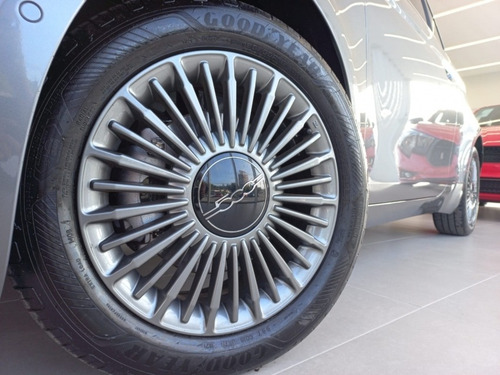 Imagem 7 de 15 de Fiat 500 Elétrico - Equivalente 62 Km/litro
