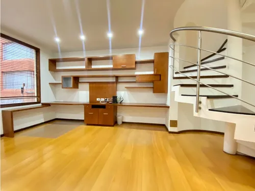 Chico Reservado, Apto Duplex Con Excelentes Acabados