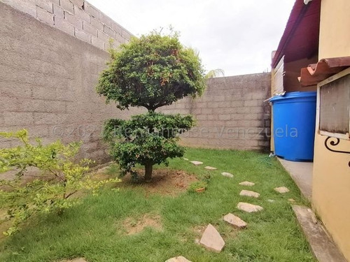 Imagen 29 de 30 de Casas En Venta El Amanecer Cabudare Lara. 3 Habitaciones 2 Baños 2 P/e Cod # 22 - 7781 Katty Vasquez Rentahouse 412 - 1498654 Contactame! Excelente Precio De Oportunidad E Inversion. Negociable !!!