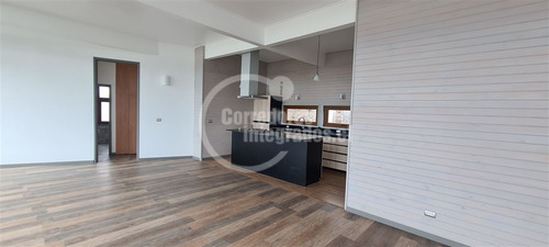 Parcela De 5.060m2 Con Casa Como Nueva En Ocho Quebradas