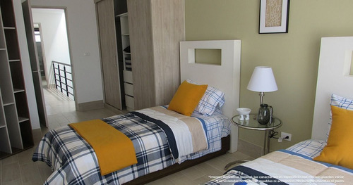 Se Vende Casa En Zona Huertas La Joya, 3 Recamaras, Una En Pb, Jardín, 3 Baños
