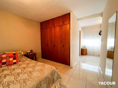 Casa En Venta - 3 Dormitorios 3 Baños - 300mts2 - Lisandro Olmos