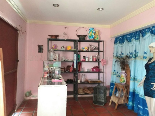 Imagen 6 de 9 de Cómoda Casa En Venta En Pleno Centro De Coro 22-7383 04126887776